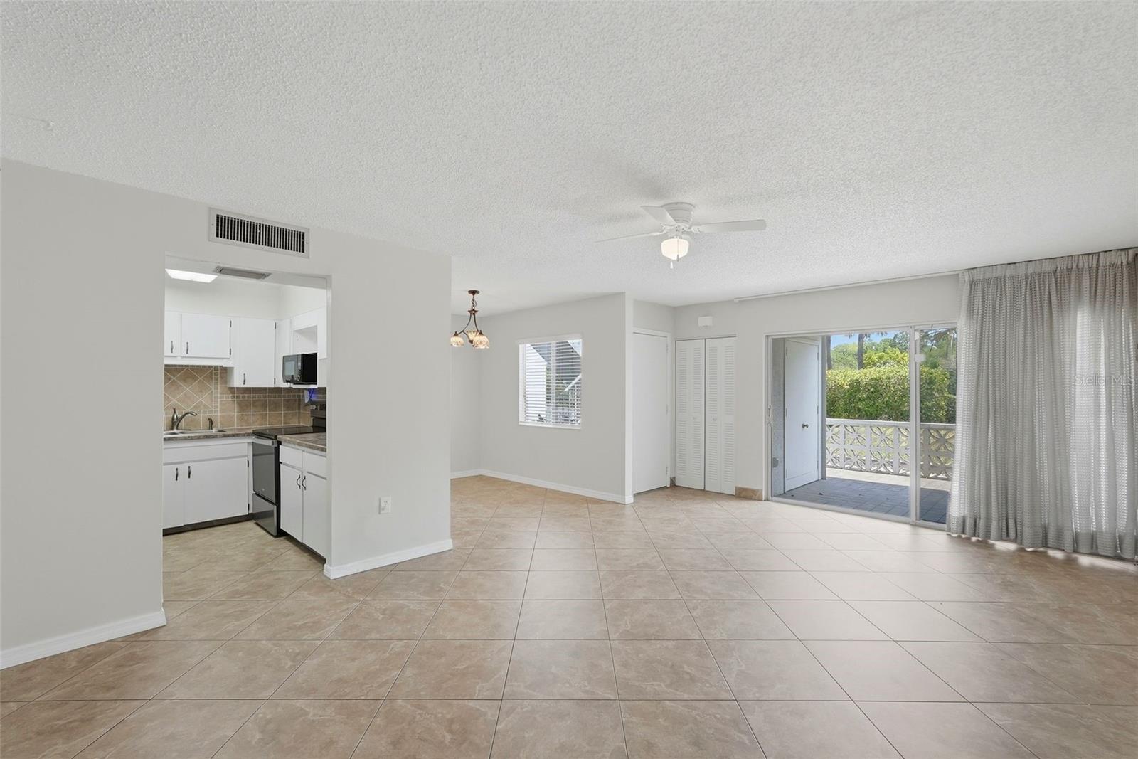 Image 5 of 36 For 14800 Walsingham Road 205