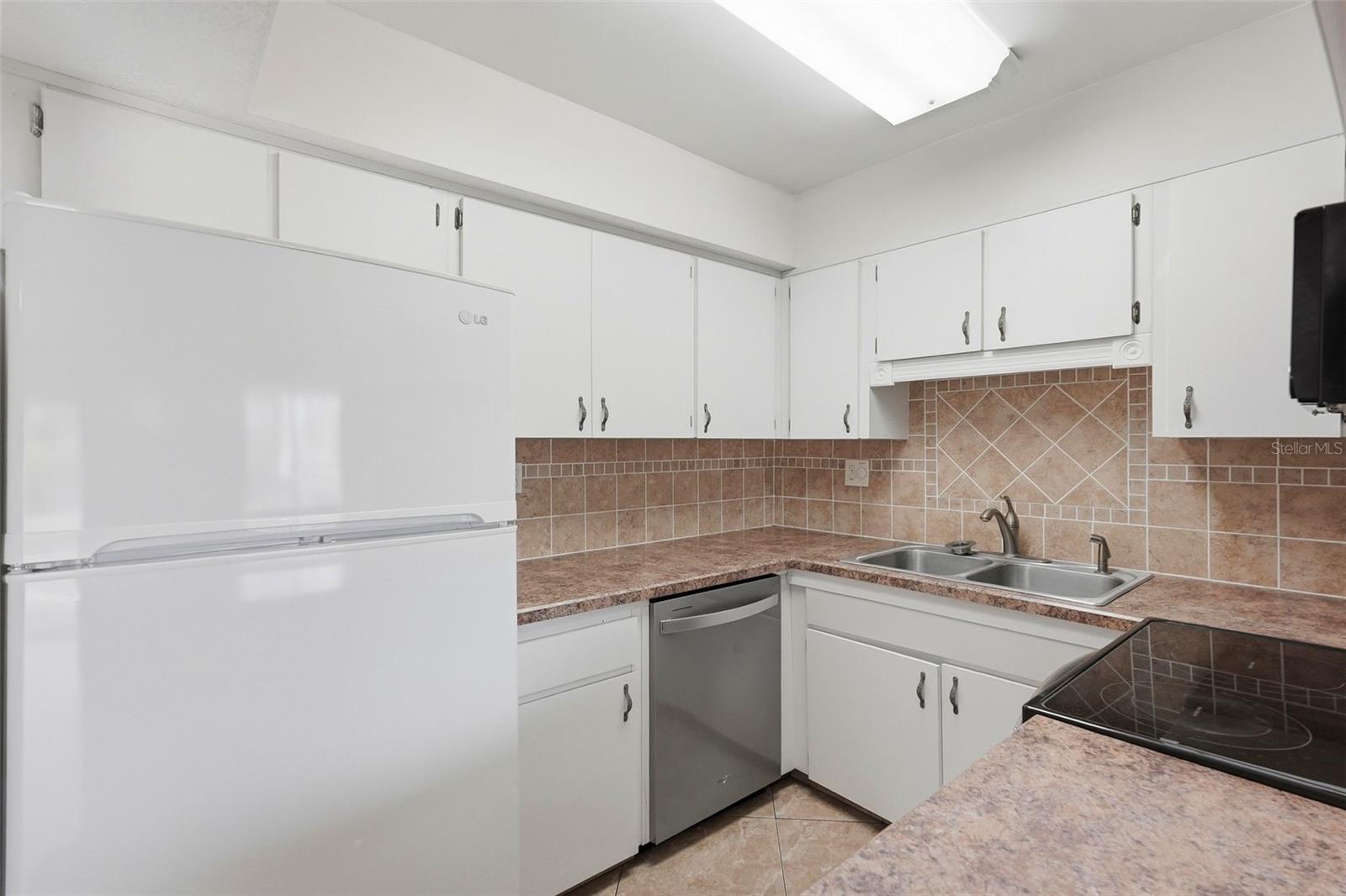 Image 8 of 36 For 14800 Walsingham Road 205