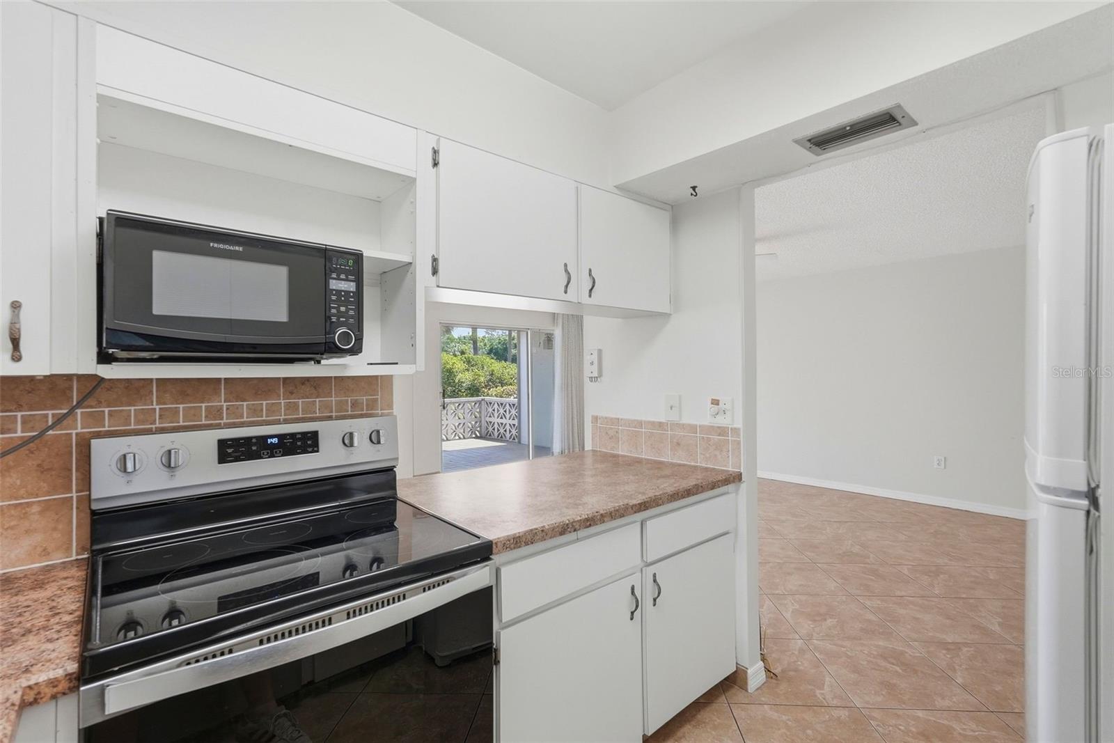 Image 9 of 36 For 14800 Walsingham Road 205