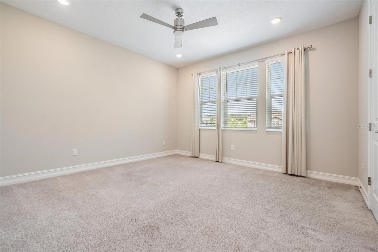 Image 21 of 49 For 4830 Isola Court