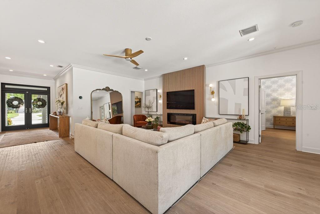 Image 10 of 78 For 140 Miramar Boulevard Ne