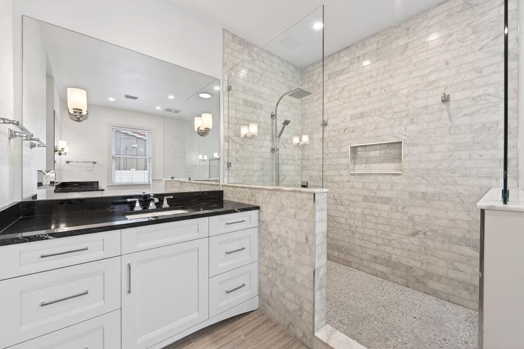 Image 33 of 78 For 140 Miramar Boulevard Ne