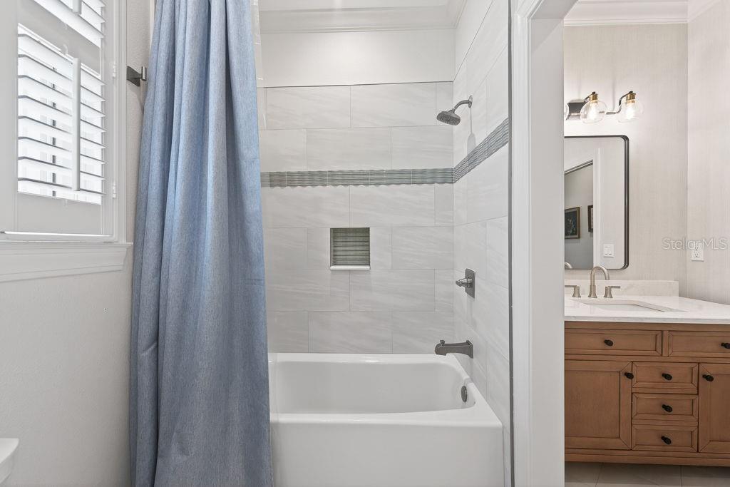 Image 43 of 78 For 140 Miramar Boulevard Ne