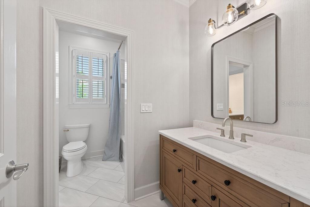 Image 44 of 78 For 140 Miramar Boulevard Ne