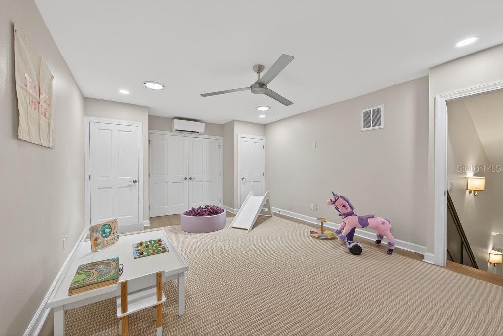 Image 45 of 78 For 140 Miramar Boulevard Ne