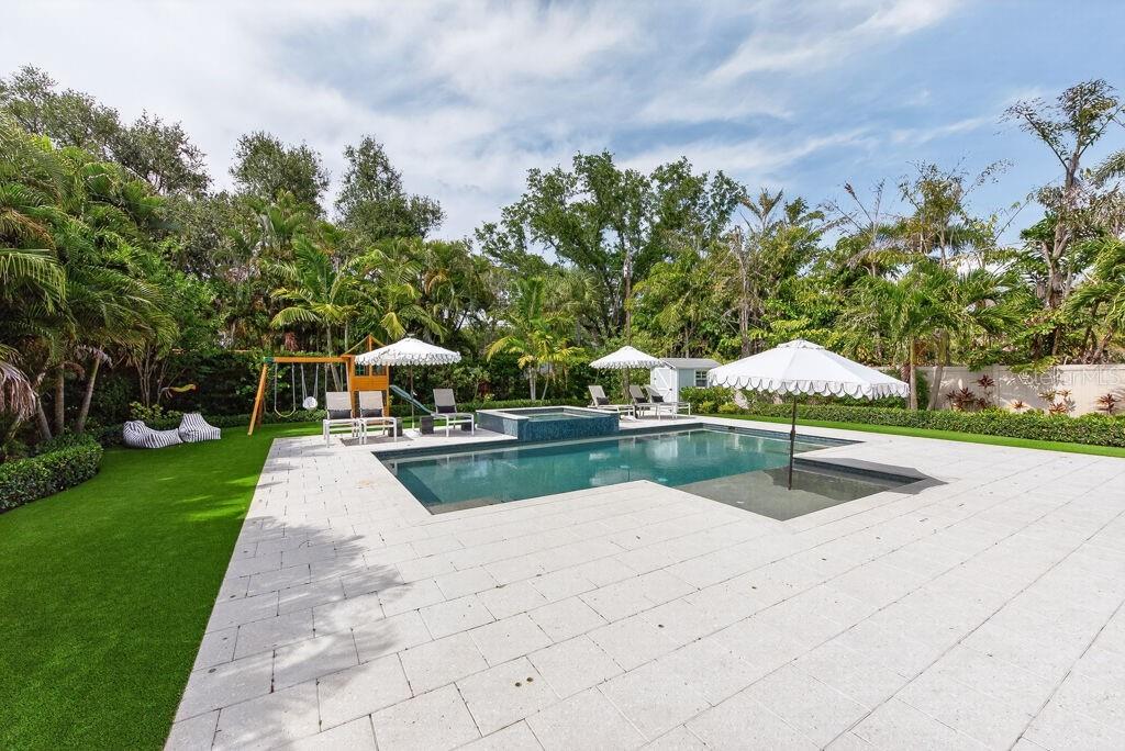 Image 58 of 78 For 140 Miramar Boulevard Ne