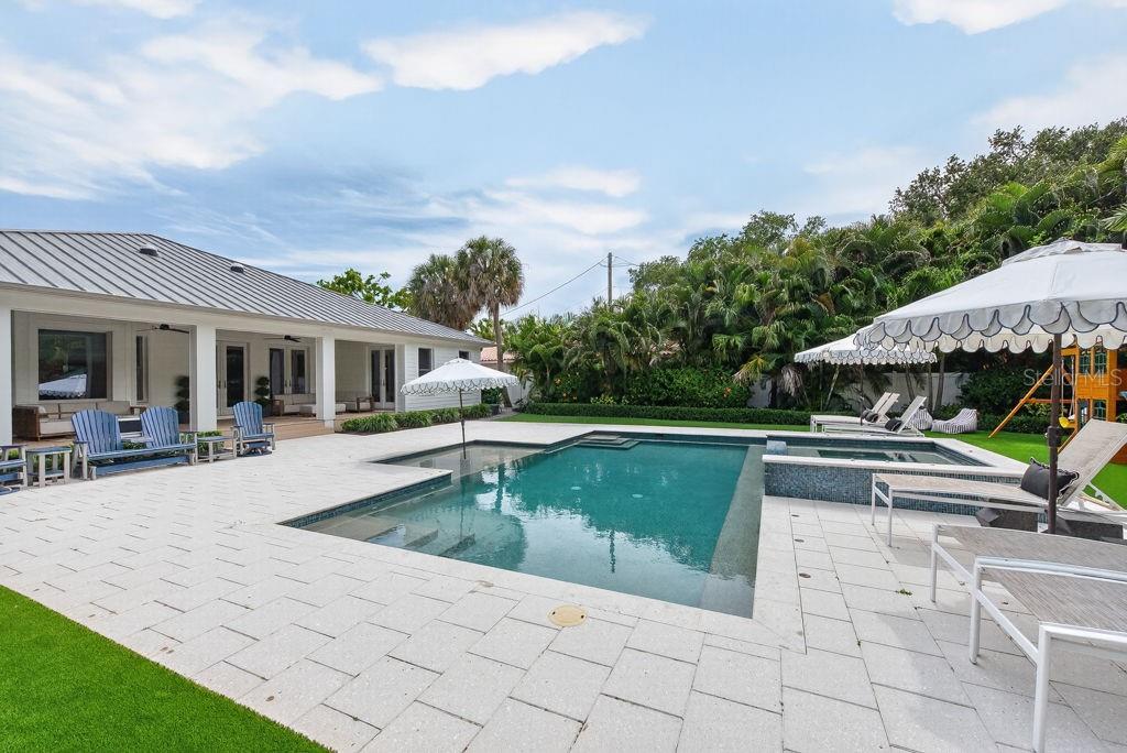 Image 65 of 78 For 140 Miramar Boulevard Ne
