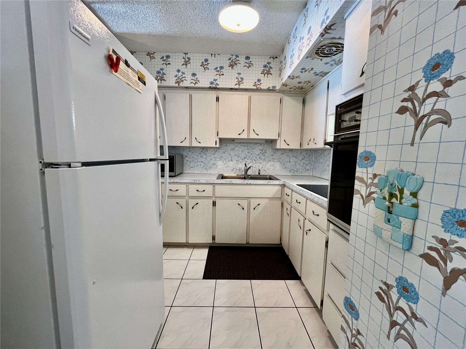 Image 11 of 49 For 2391 Sumatran Way 17