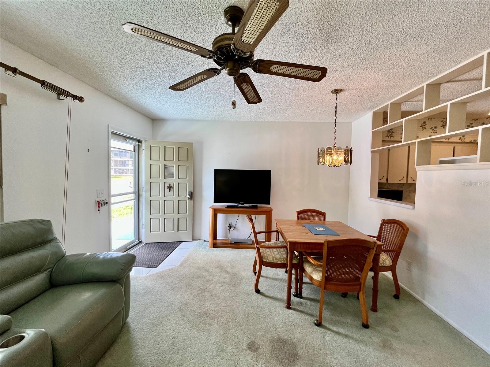 Image 8 of 49 For 2391 Sumatran Way 17
