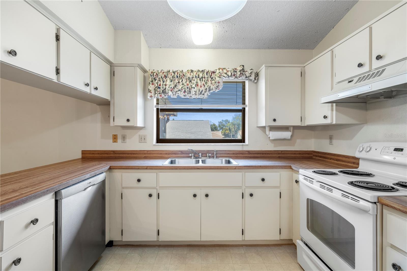 Image 12 of 45 For 277 Overstreet Court