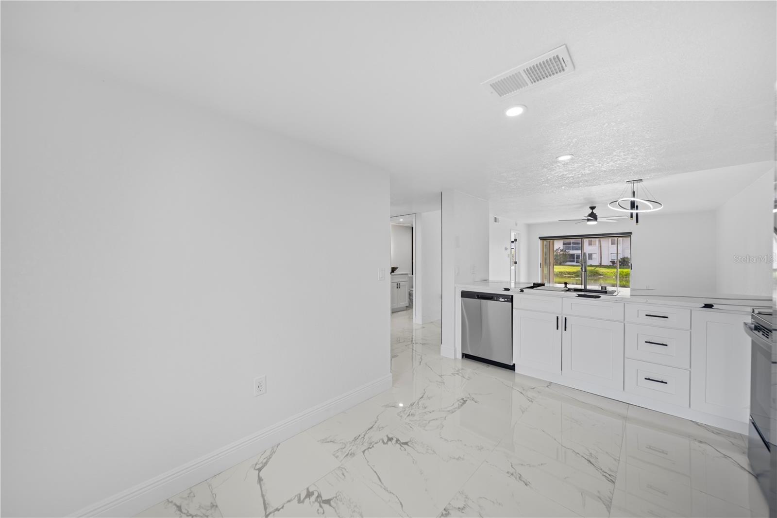 Image 21 of 39 For 4306 Madeira Court 3335
