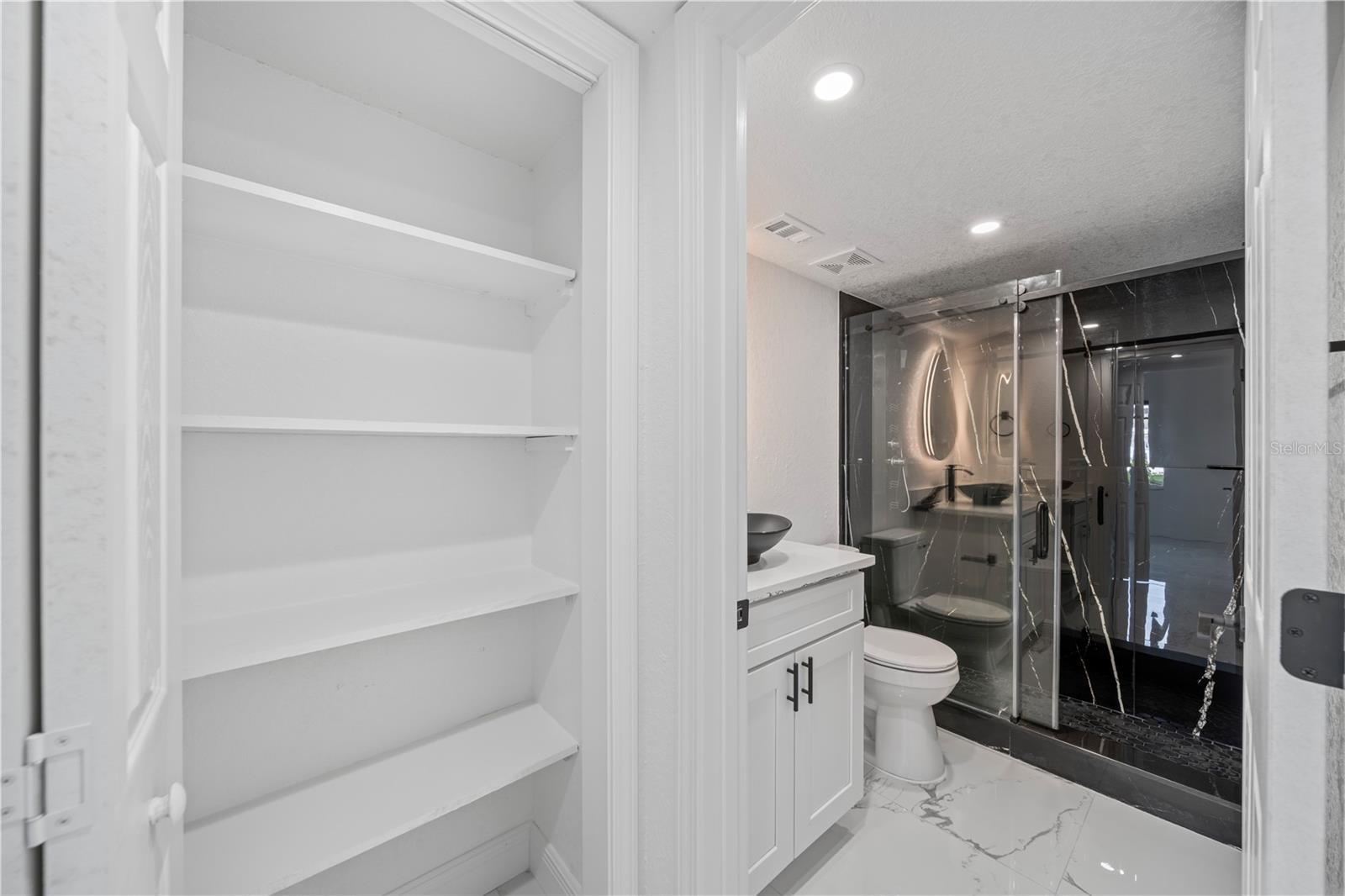 Image 4 of 39 For 4306 Madeira Court 3335