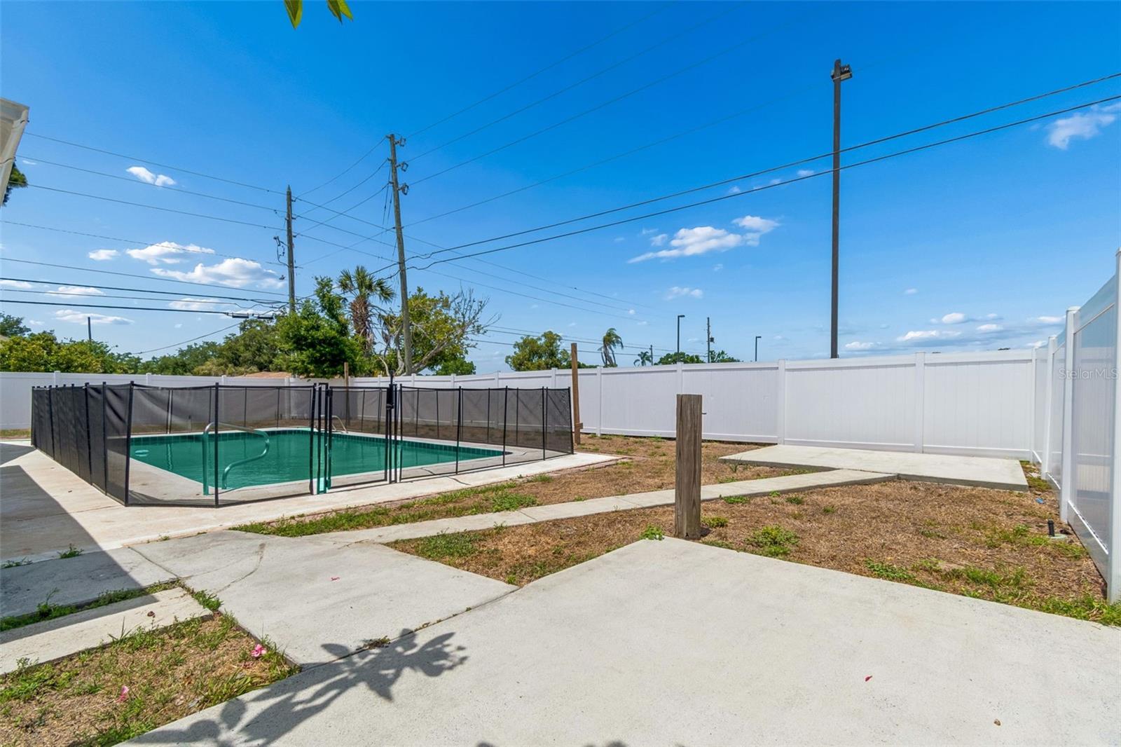 Image 44 of 53 For 13691 Serena Drive