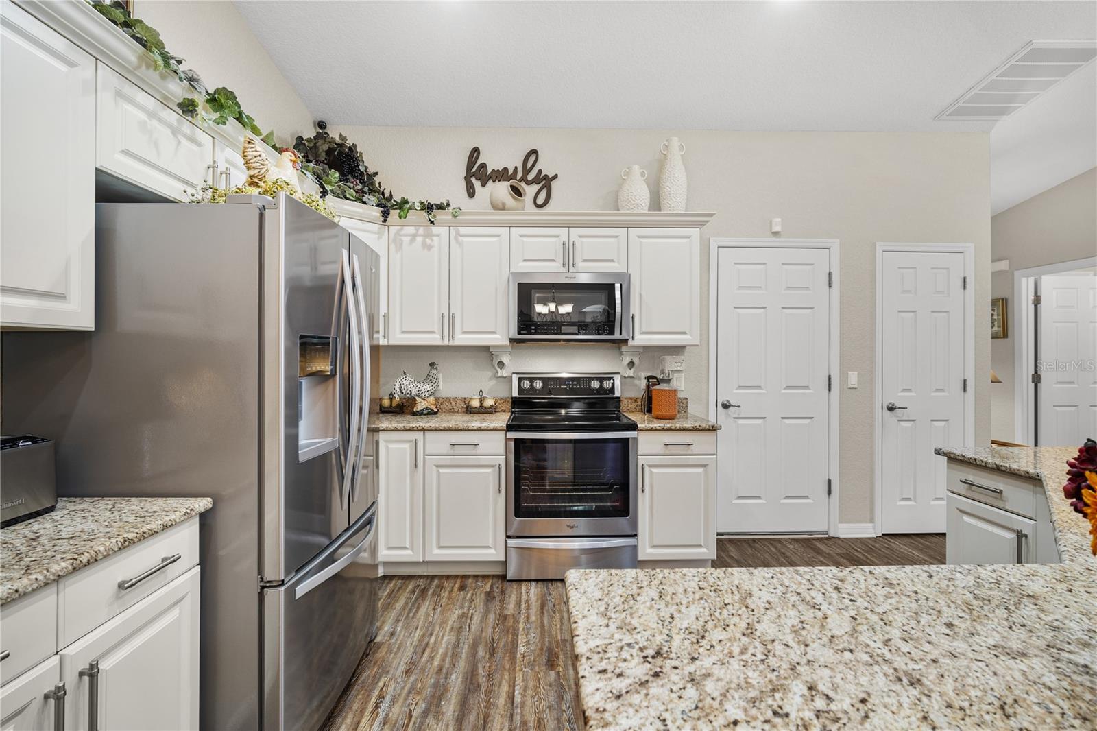 Image 19 of 33 For 6781 Basswood Circle