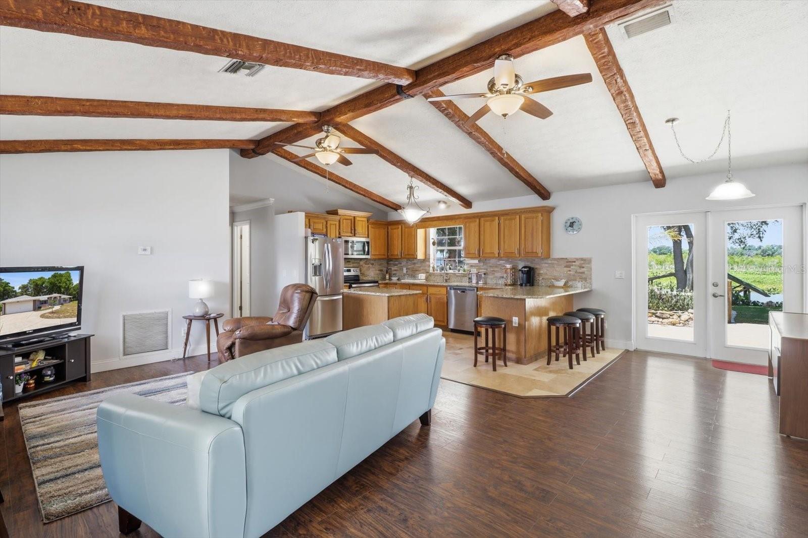 Listing photo id 9 for 7961 Riverbend Road