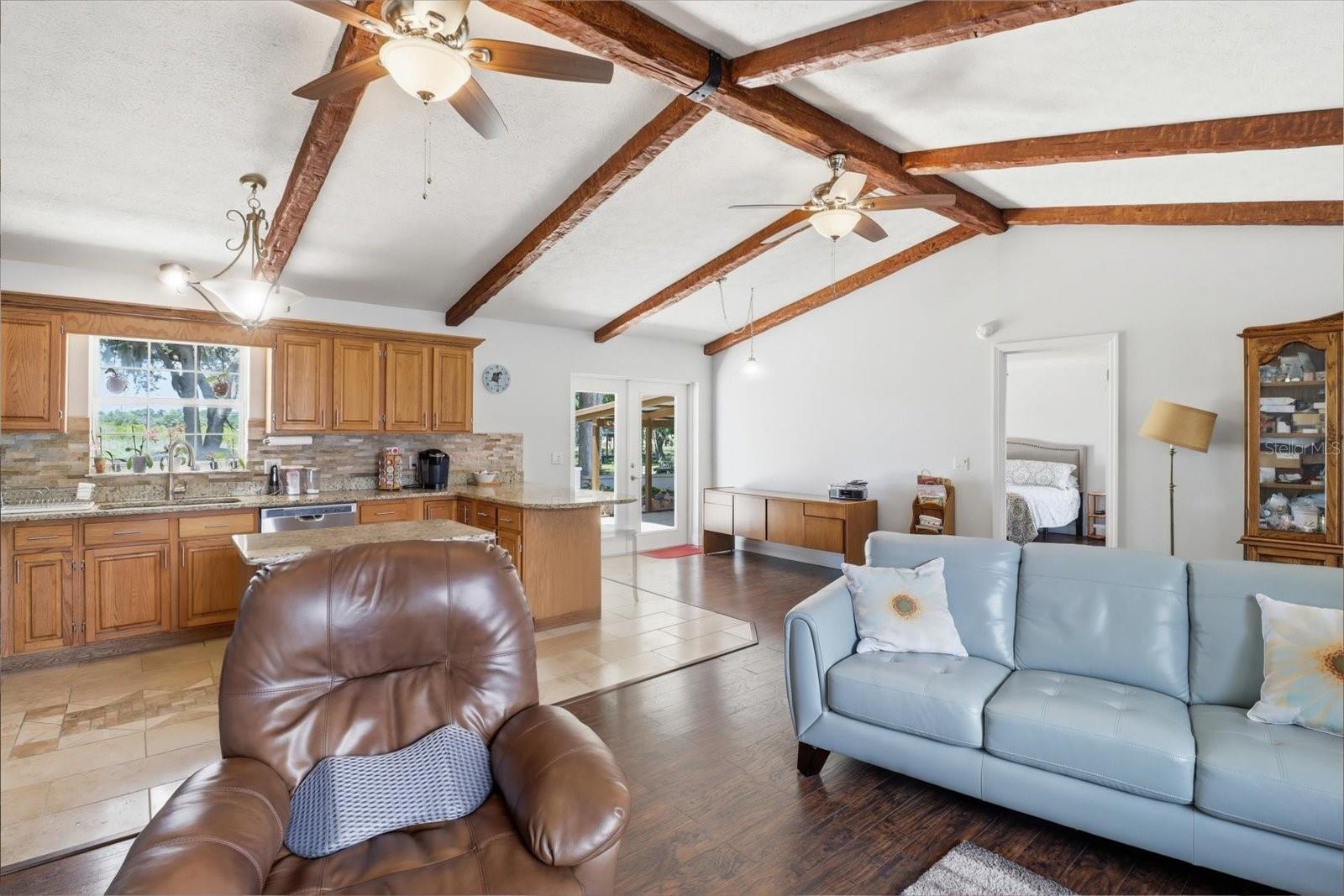 Listing photo id 10 for 7961 Riverbend Road