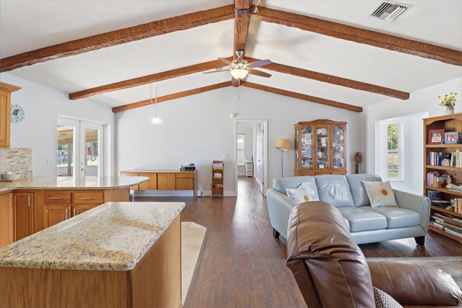Listing photo id 11 for 7961 Riverbend Road