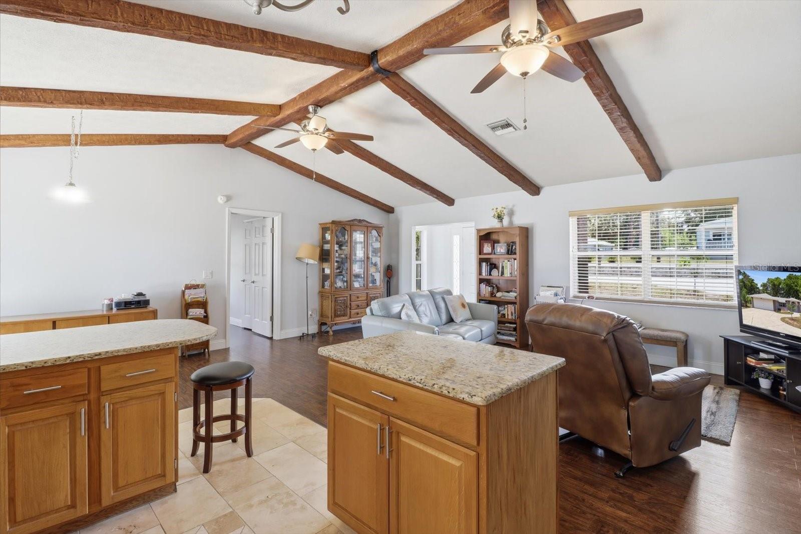 Listing photo id 13 for 7961 Riverbend Road