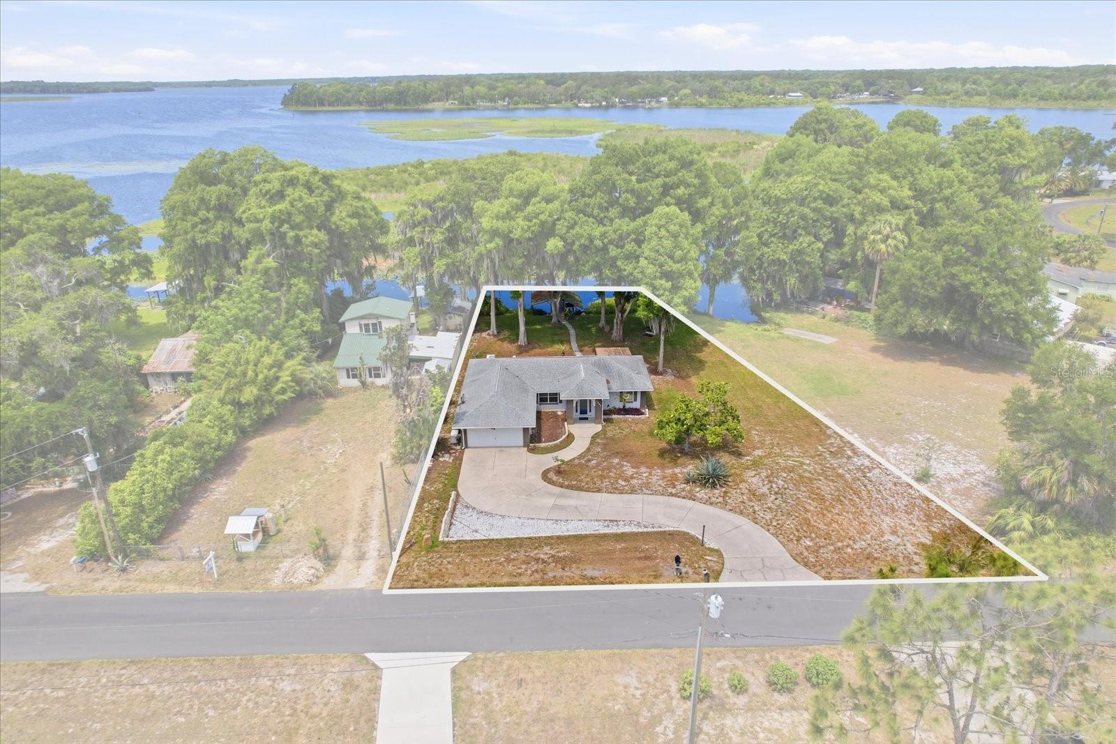 Listing photo id 0 for 7961 Riverbend Road