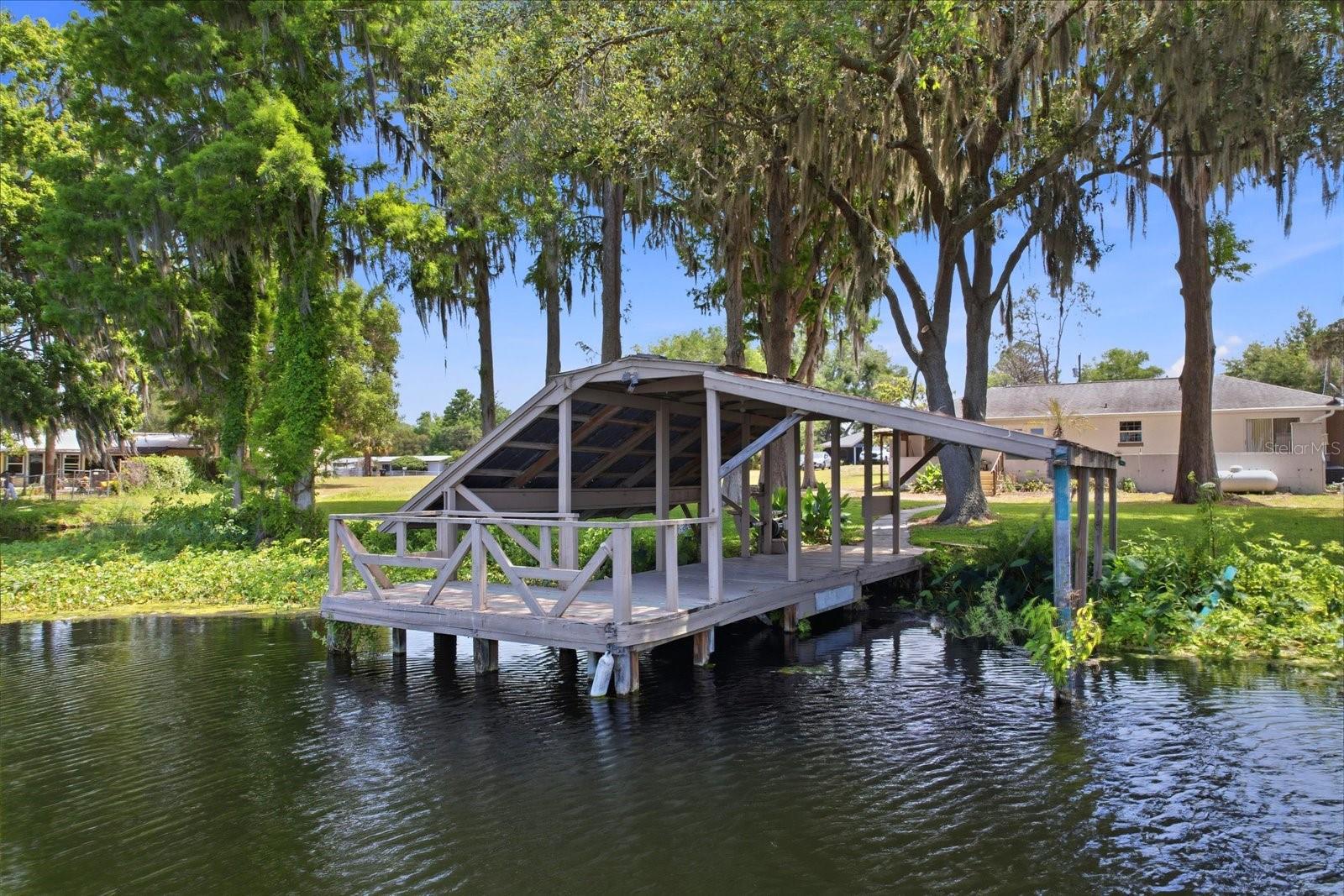 Listing photo id 1 for 7961 Riverbend Road