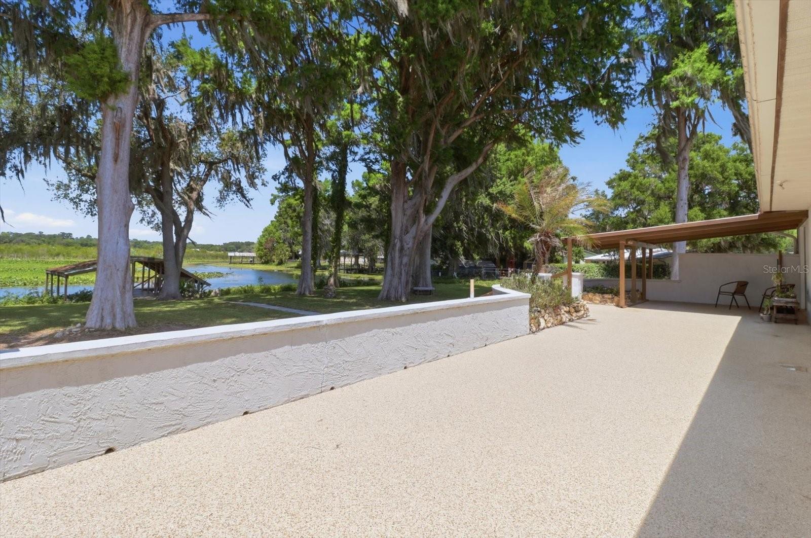 Listing photo id 32 for 7961 Riverbend Road