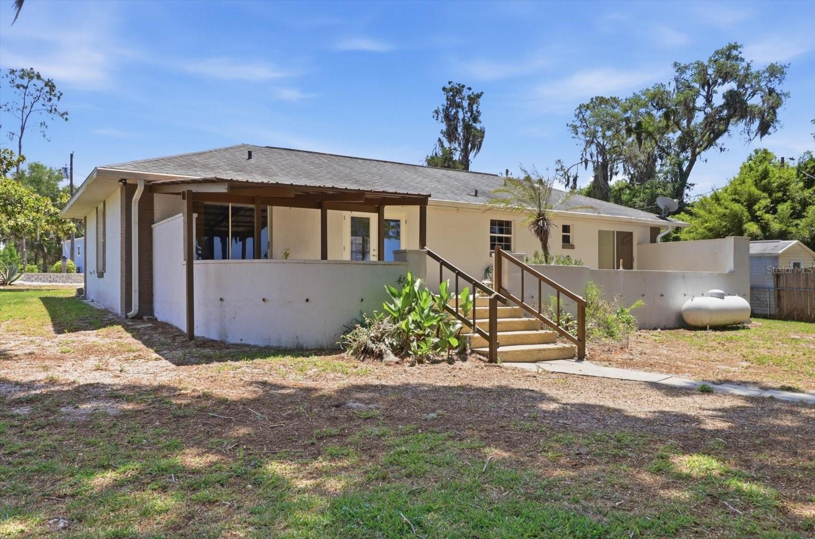 Listing photo id 35 for 7961 Riverbend Road