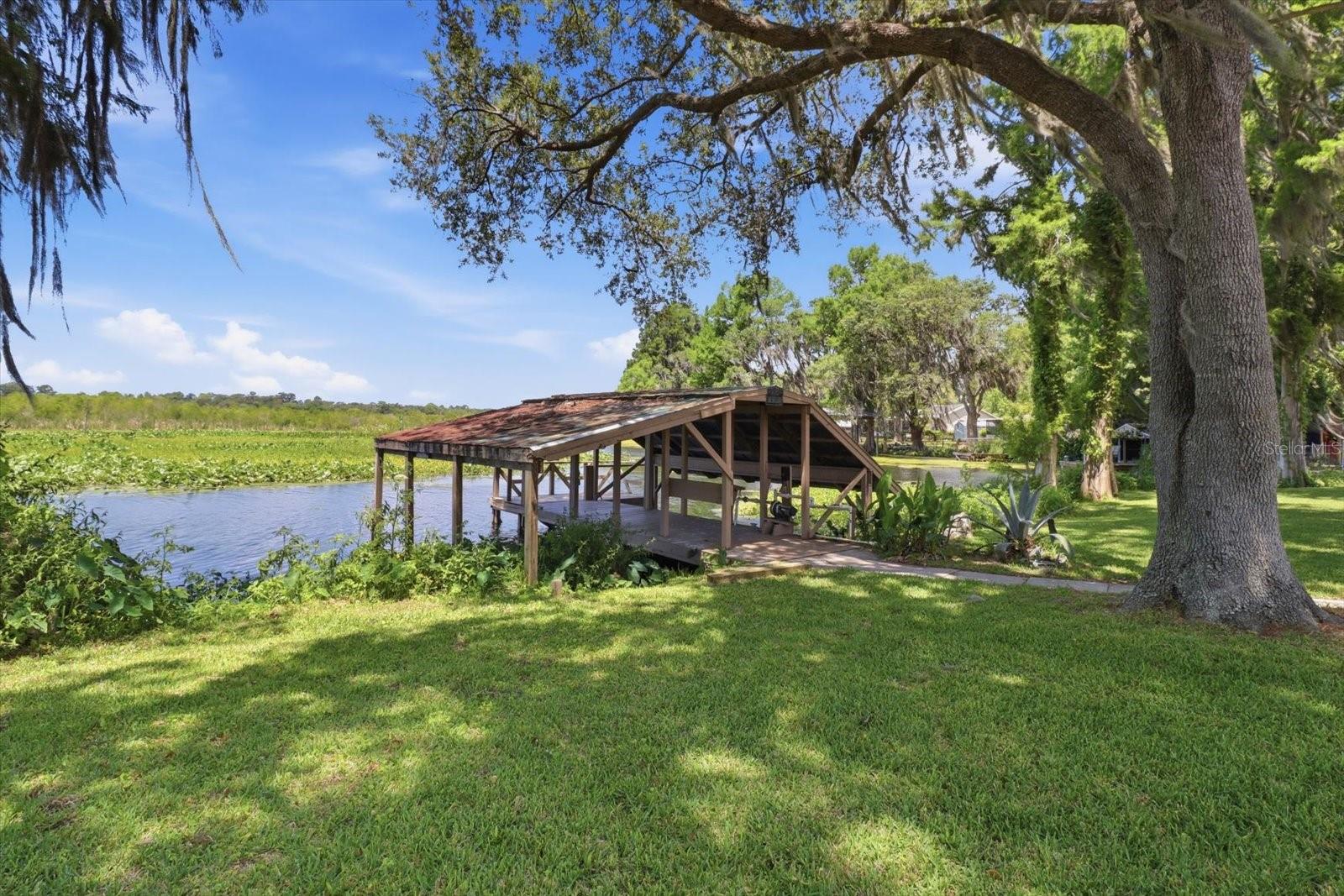 Listing photo id 36 for 7961 Riverbend Road