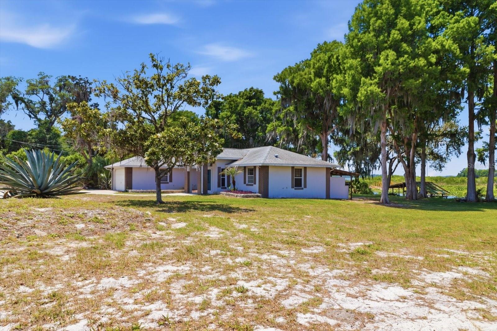 Listing photo id 2 for 7961 Riverbend Road