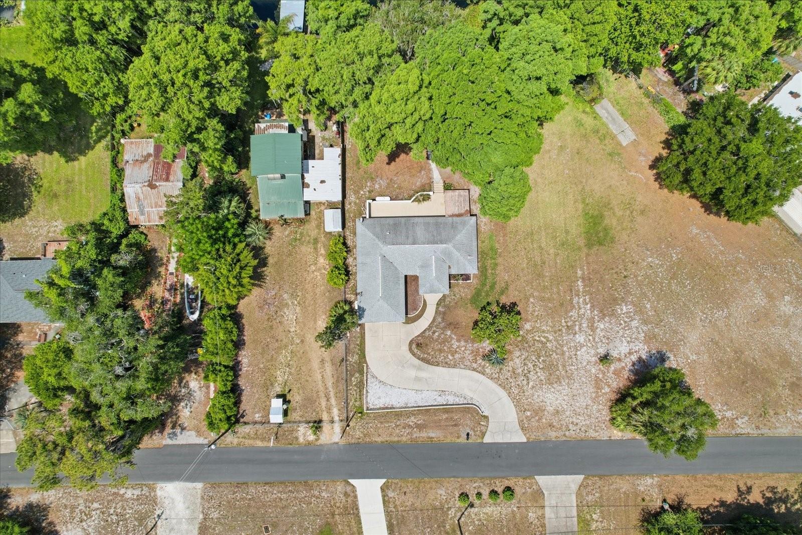 Listing photo id 41 for 7961 Riverbend Road