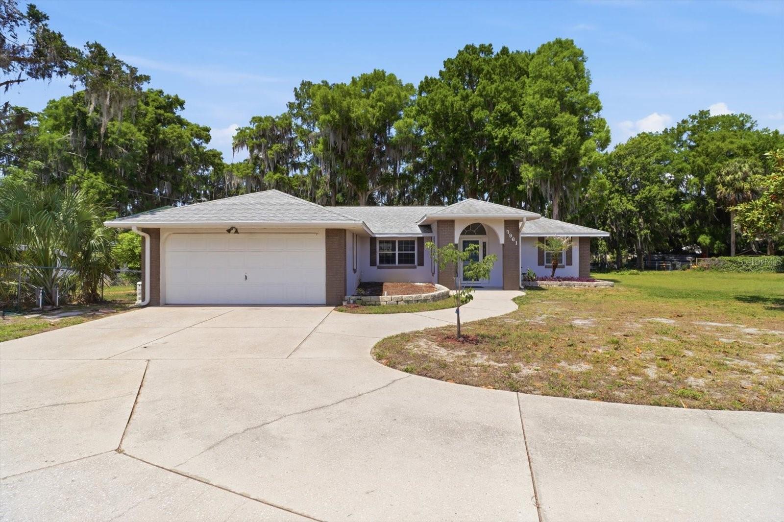 Listing photo id 3 for 7961 Riverbend Road