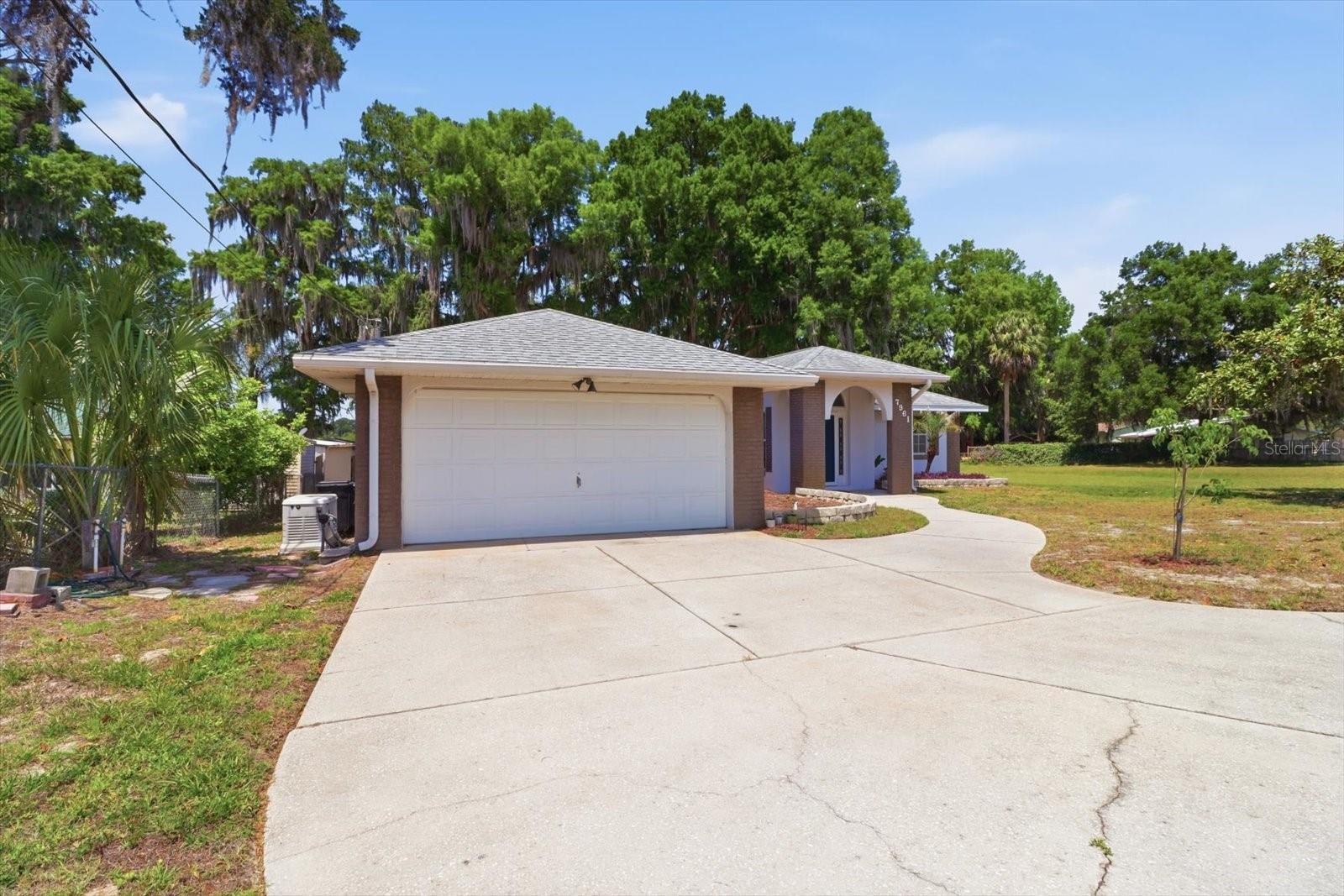 Listing photo id 5 for 7961 Riverbend Road