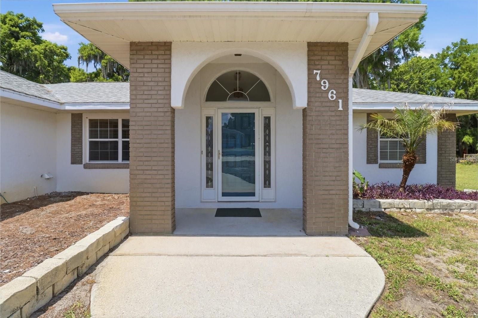 Listing photo id 6 for 7961 Riverbend Road