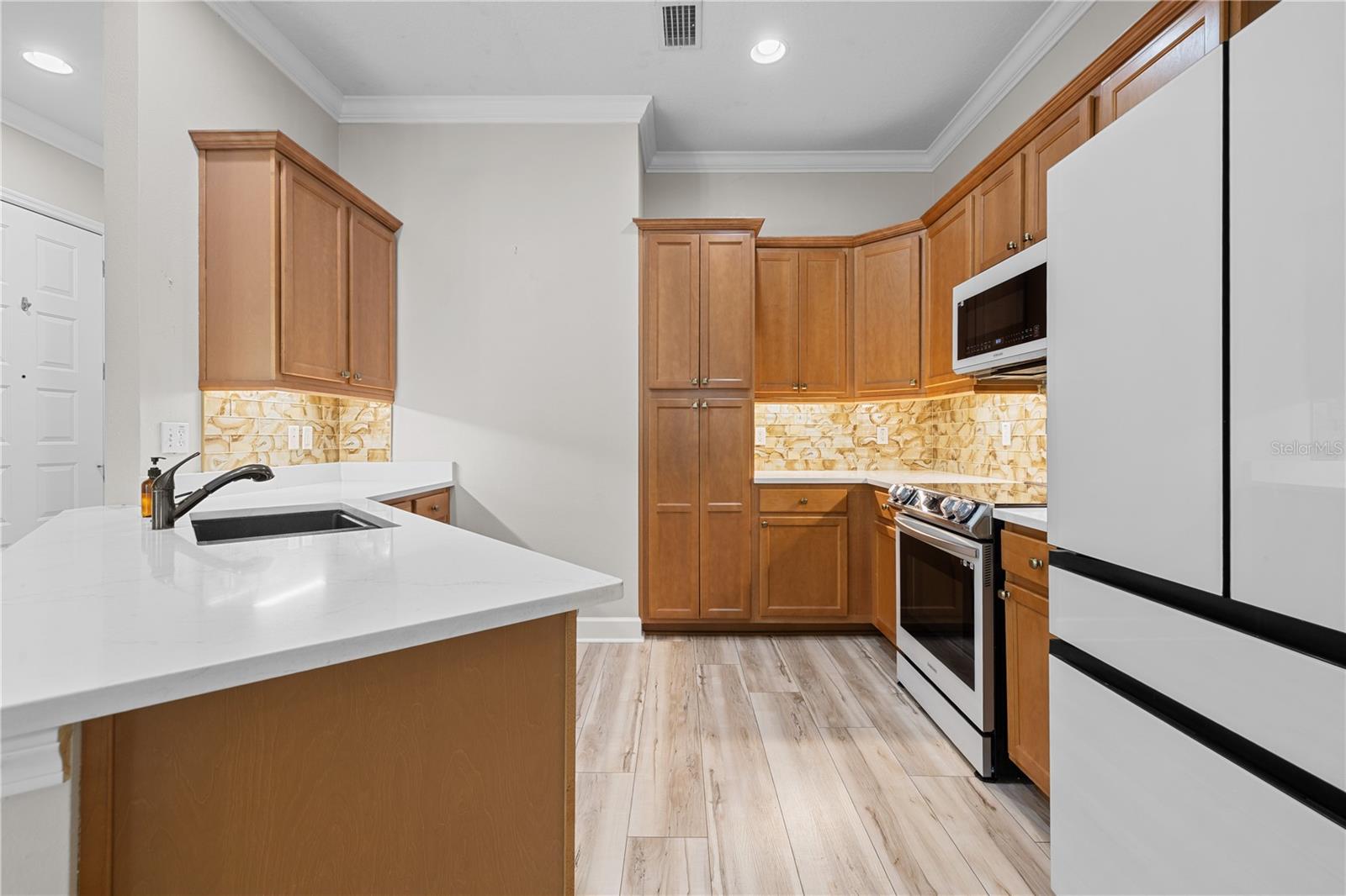 Image 10 of 38 For 3210 Horatio Street 14