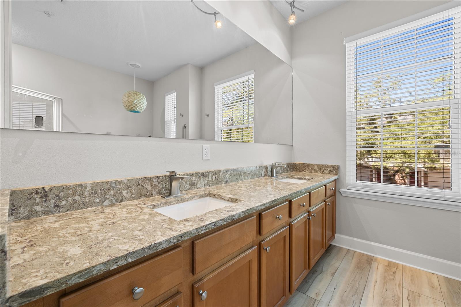 Image 16 of 38 For 3210 Horatio Street 14