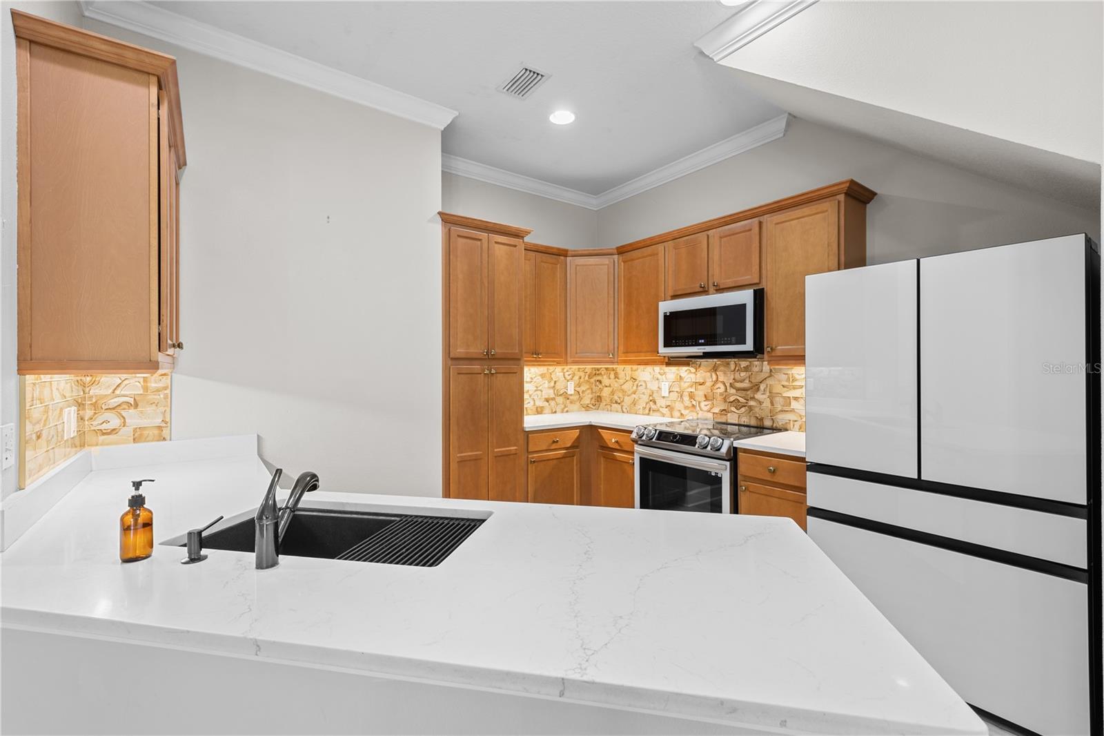 Image 7 of 38 For 3210 Horatio Street 14