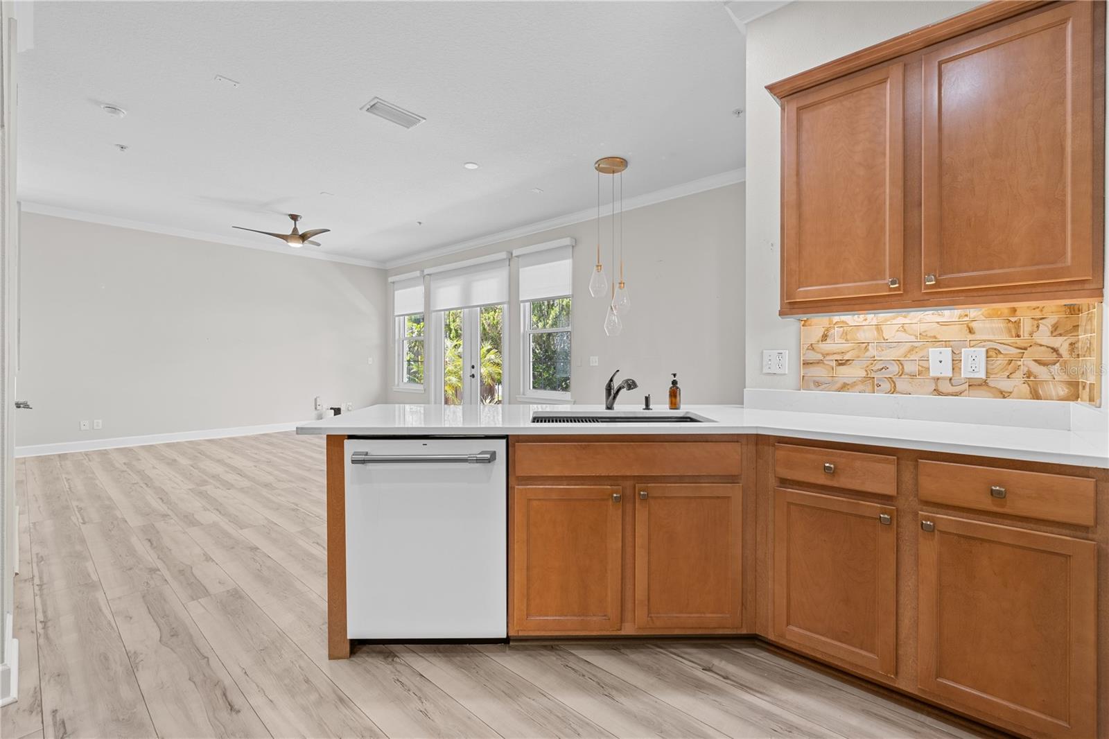Image 8 of 38 For 3210 Horatio Street 14
