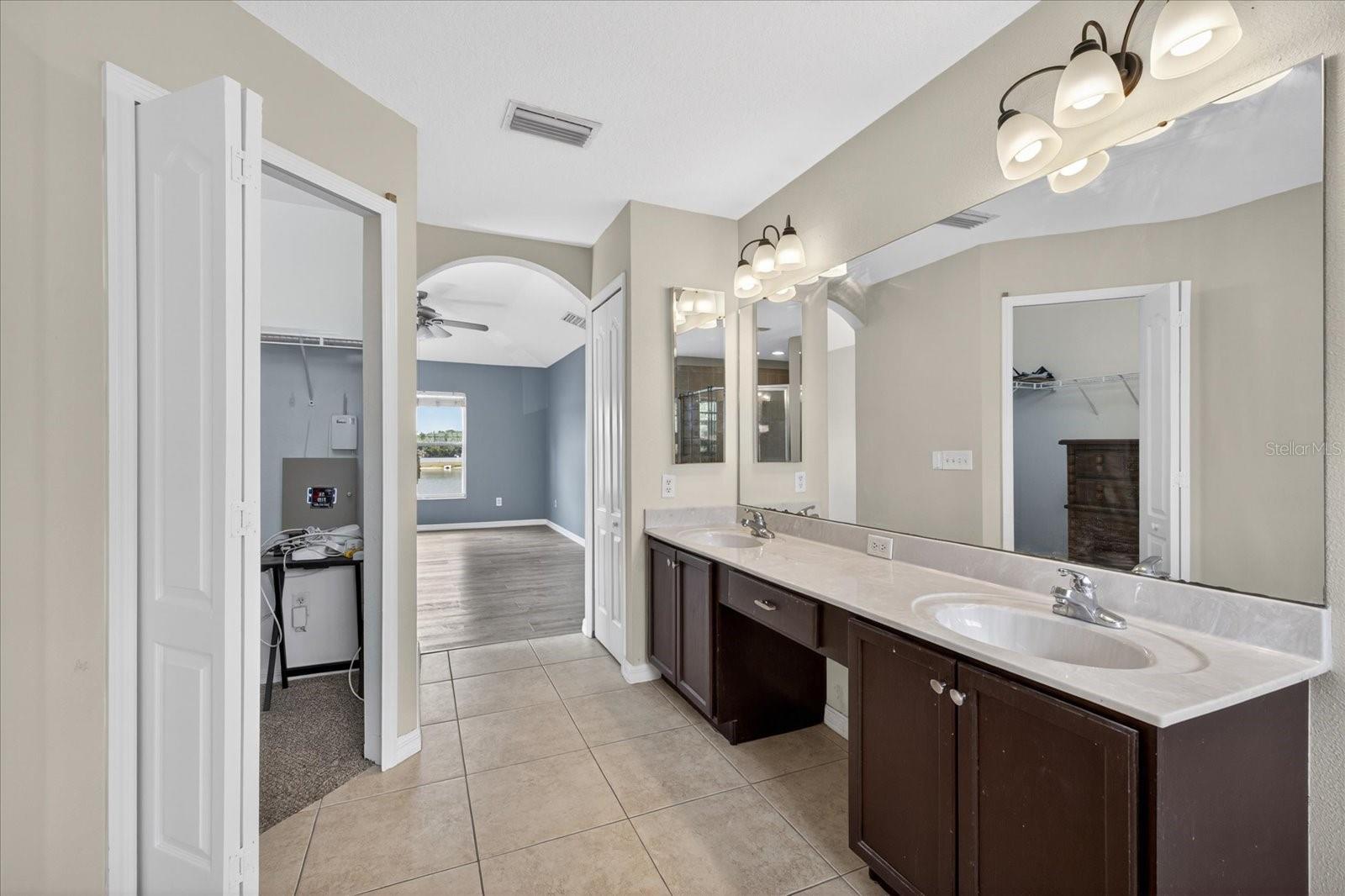 Image 32 of 51 For 8405 Canterbury Lake Boulevard