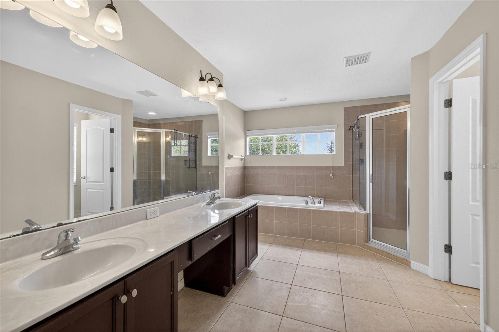 Image 33 of 51 For 8405 Canterbury Lake Boulevard