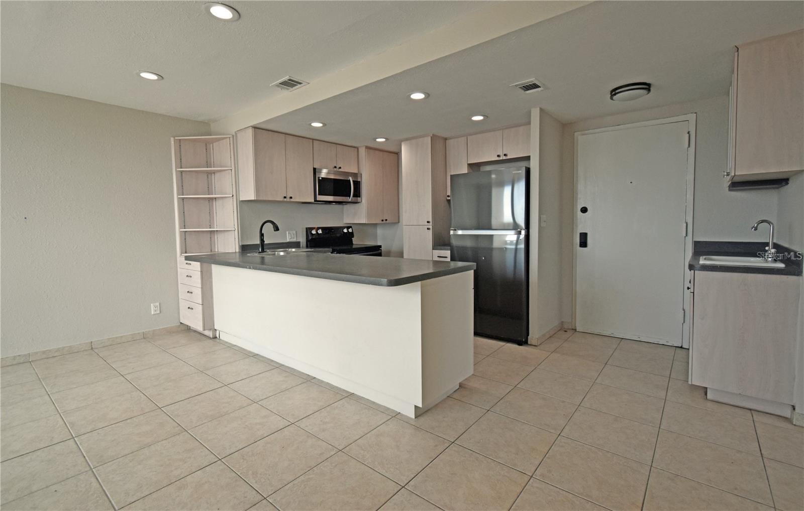 Image 15 of 32 For 4015 Bayshore Boulevard 17f