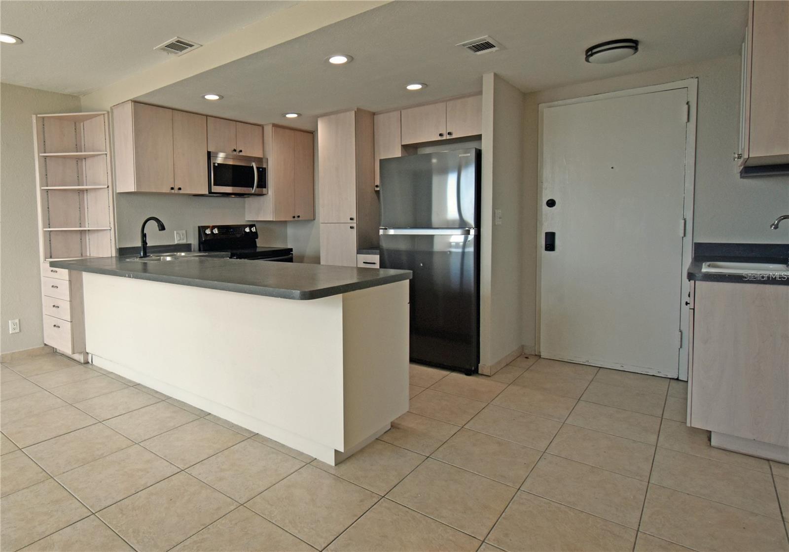 Image 16 of 32 For 4015 Bayshore Boulevard 17f