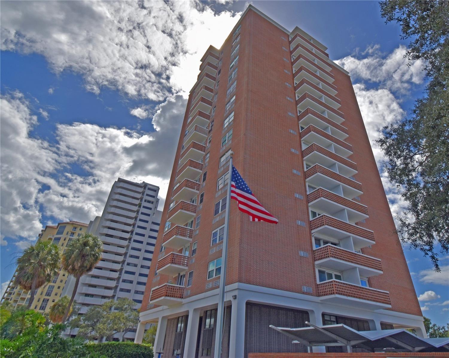 Image 8 of 32 For 4015 Bayshore Boulevard 17f