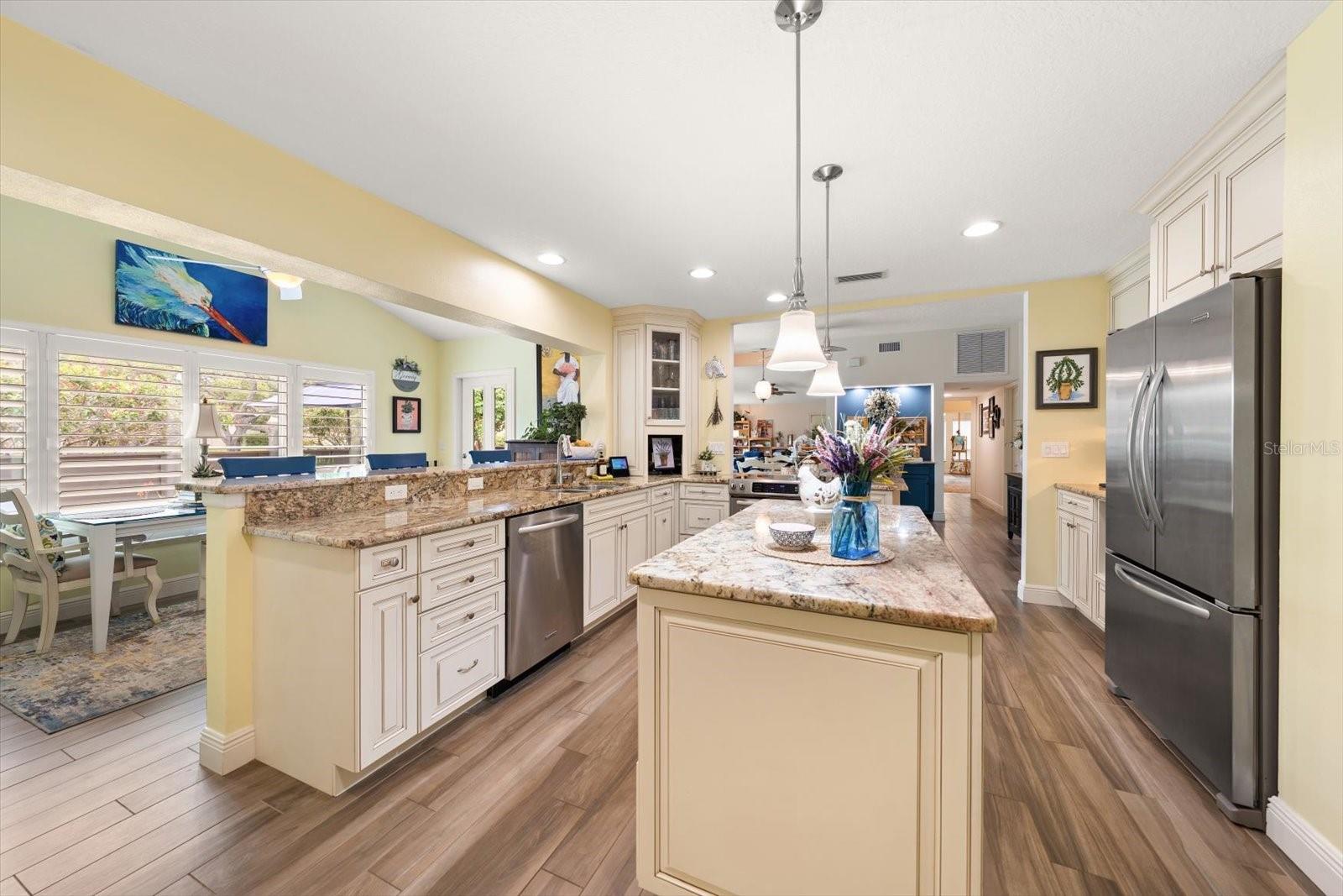 Image 10 of 51 For 13300 Indian Rocks Road 201