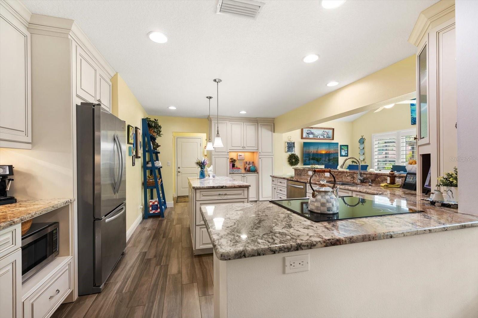 Image 11 of 51 For 13300 Indian Rocks Road 201