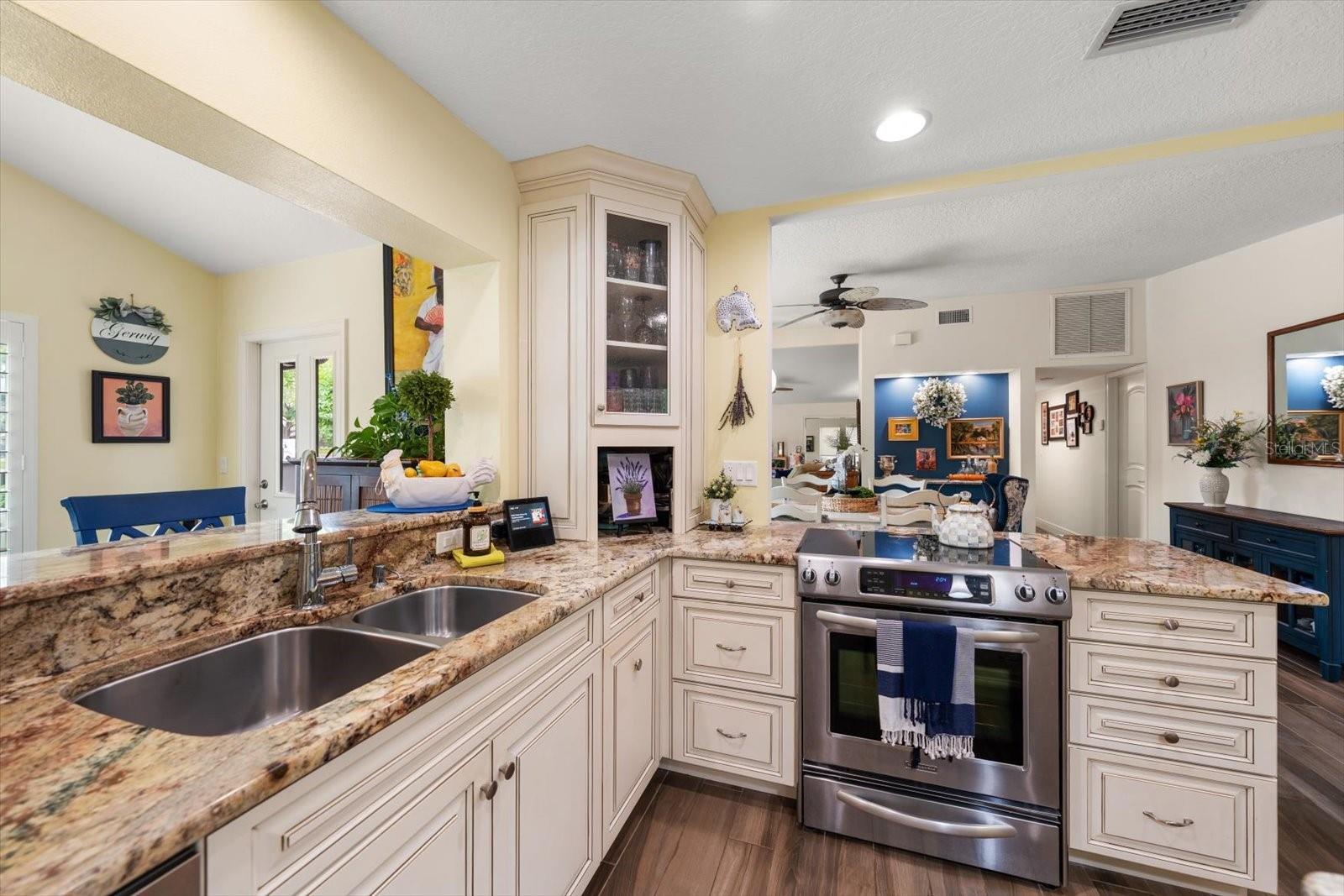 Image 13 of 51 For 13300 Indian Rocks Road 201