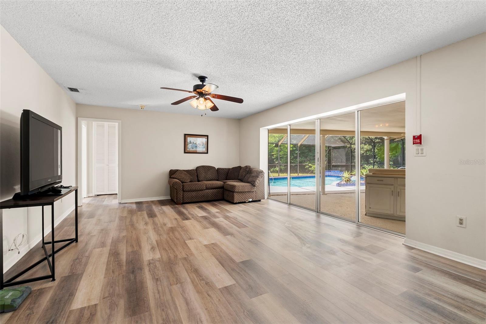 Image 13 of 31 For 207 Dunbridge Drive
