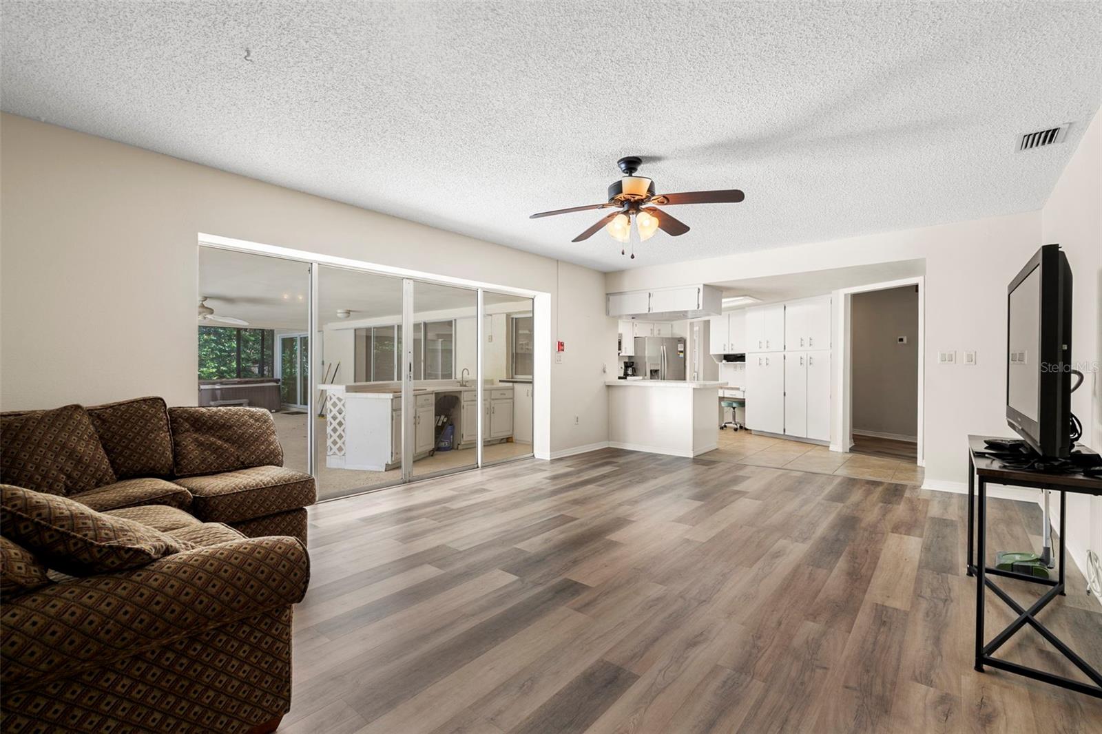 Image 18 of 31 For 207 Dunbridge Drive