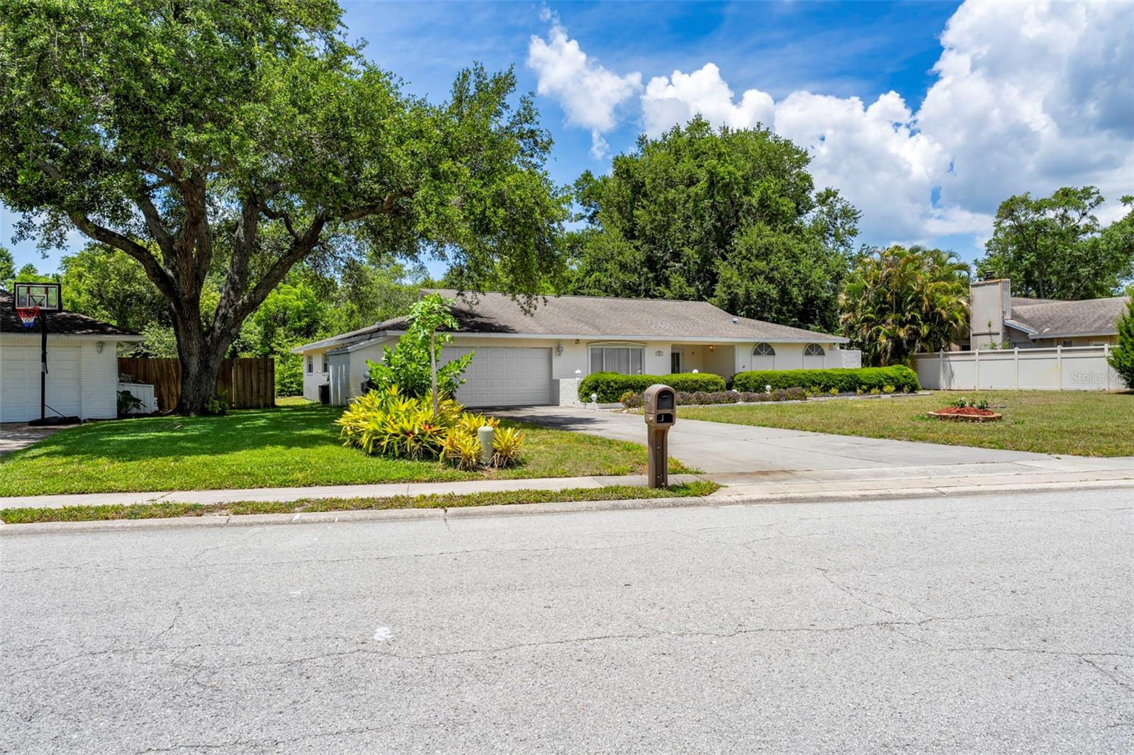 Image 2 of 31 For 207 Dunbridge Drive
