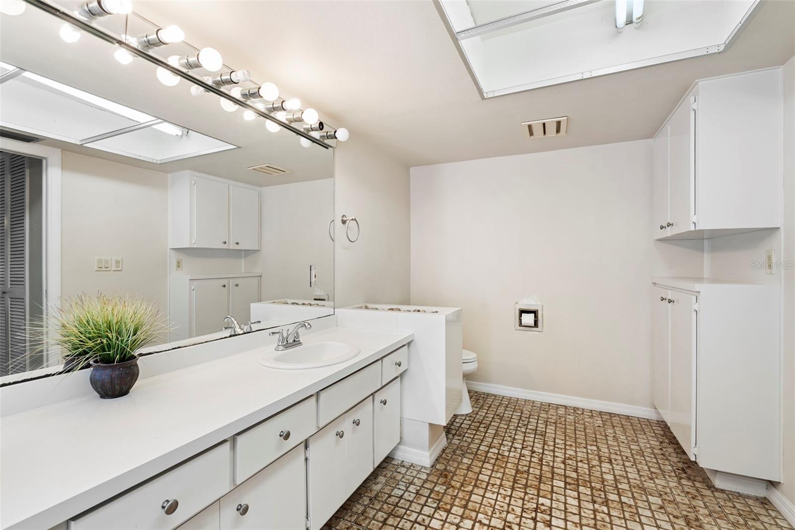 Image 23 of 31 For 207 Dunbridge Drive
