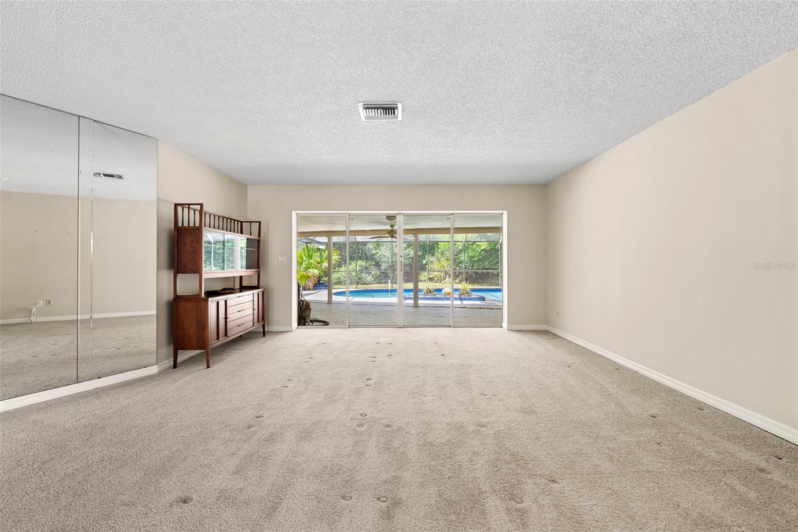 Image 5 of 31 For 207 Dunbridge Drive