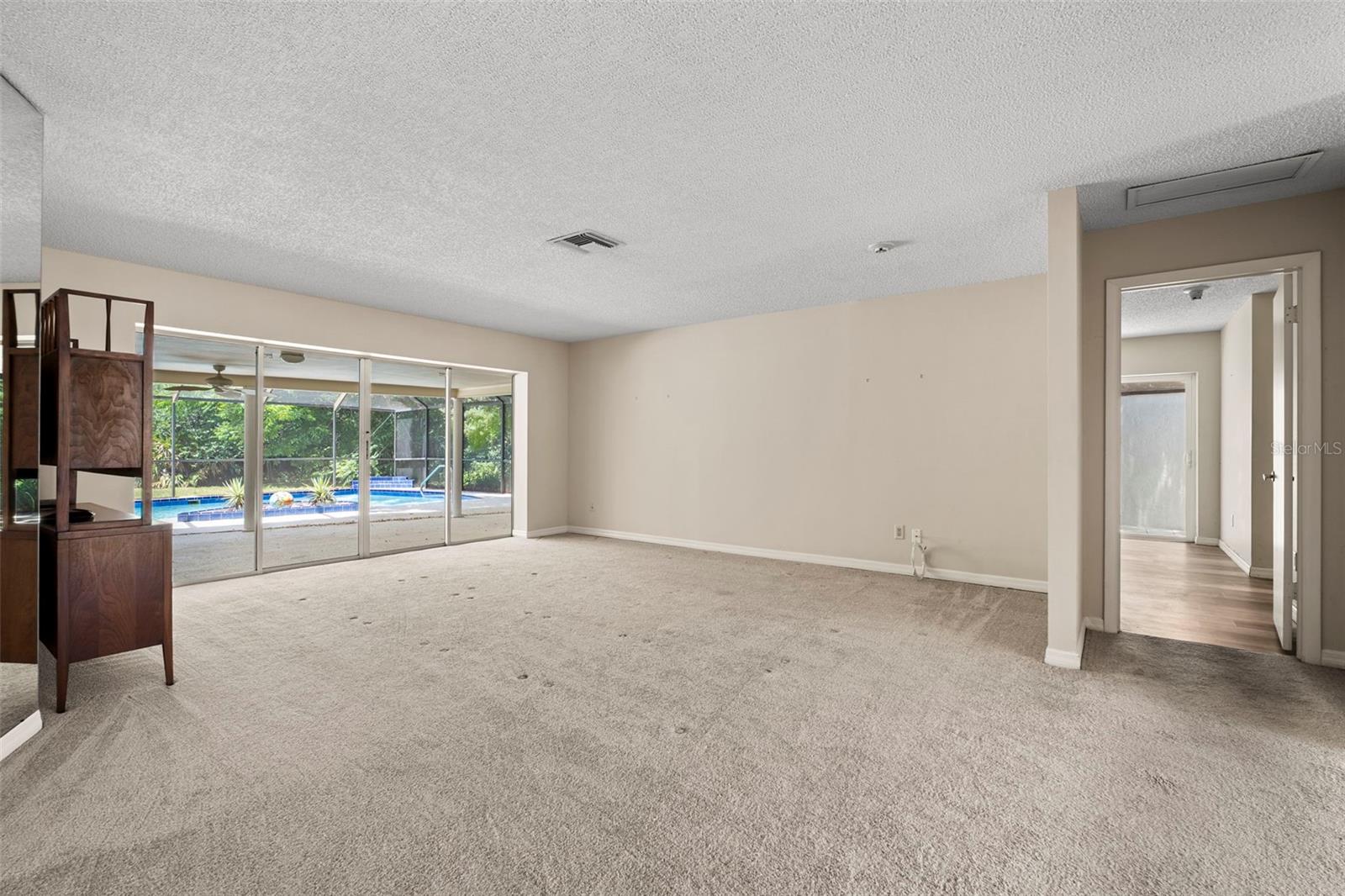 Image 6 of 31 For 207 Dunbridge Drive